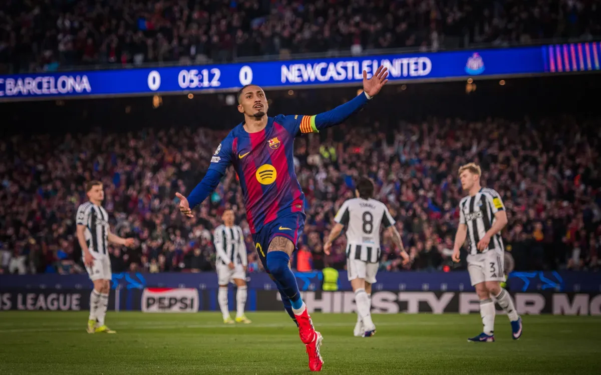 Raphinha akisherehekea bao dhidi ya Newcastle Champions League 2026 octavos Barcelona 7-2