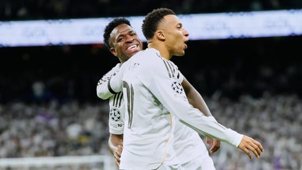 Vinícius Jr na Kylian Mbappé wakishangilia bao dhidi ya Monaco