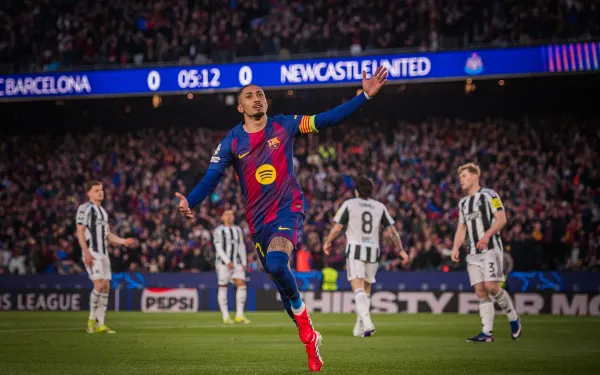 Raphinha akisherehekea bao dhidi ya Newcastle Champions League 2026 octavos Barcelona 7-2